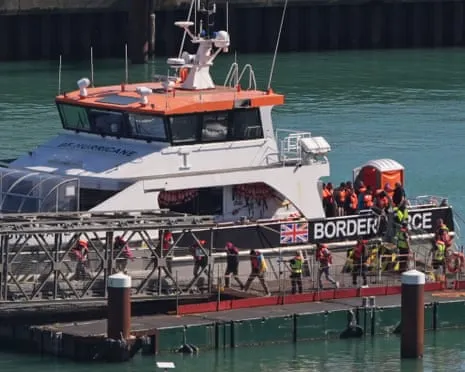 UK Ministers Insist Migrant Returns Agreement with France Will Proceed Despite Legal Injunction